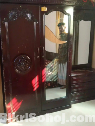জরুরী ভিত্তিতে বাসার কিছু ফার্নিচার বিক্রি করবো (৬টি পন্য)